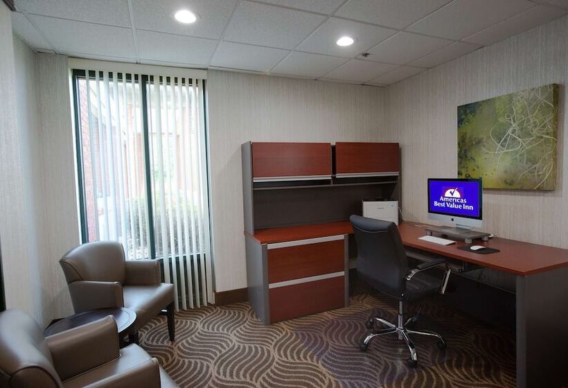 فندق Americas Best Value West Point