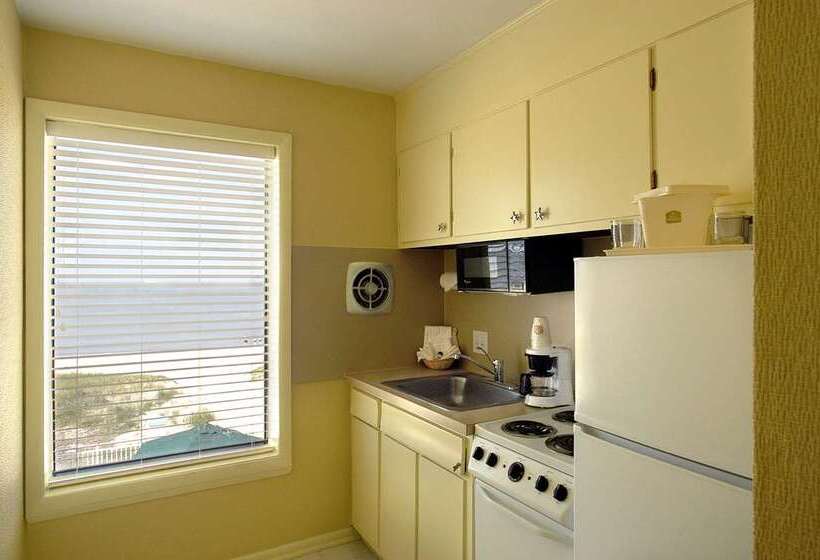هتل Best Western Plus Holiday Sands Inn & Suites