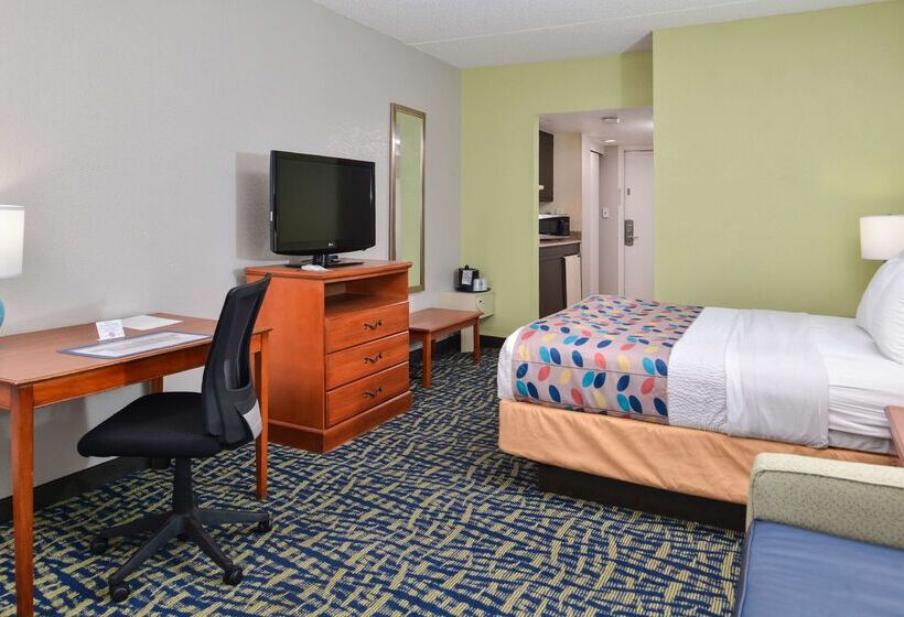 هتل Best Western Plus Holiday Sands Inn & Suites