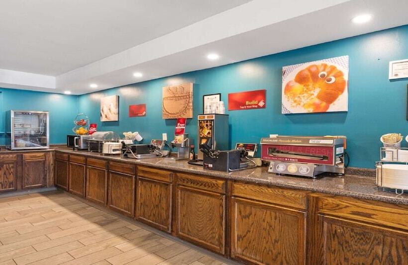 هتل Best Western Plus Holiday Sands Inn & Suites
