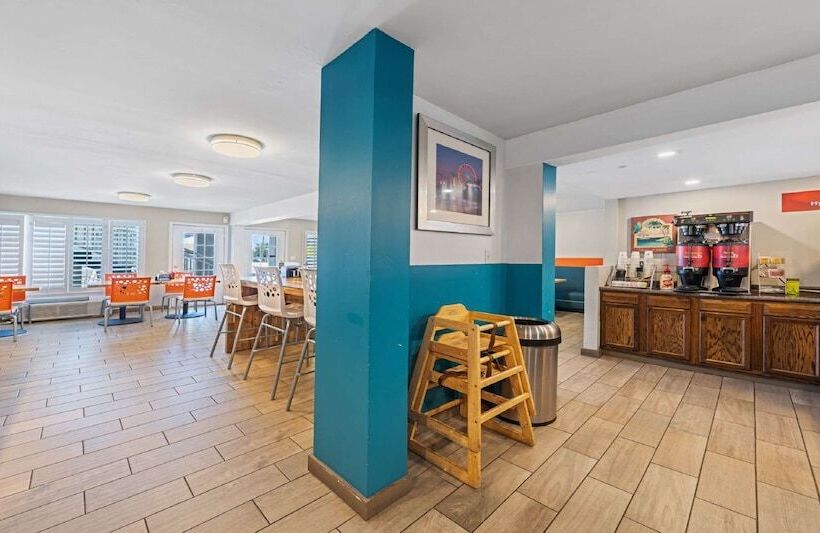 هتل Best Western Plus Holiday Sands Inn & Suites