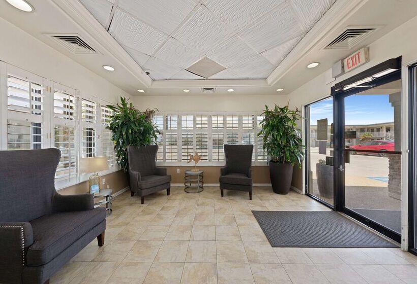هتل Best Western Plus Holiday Sands Inn & Suites