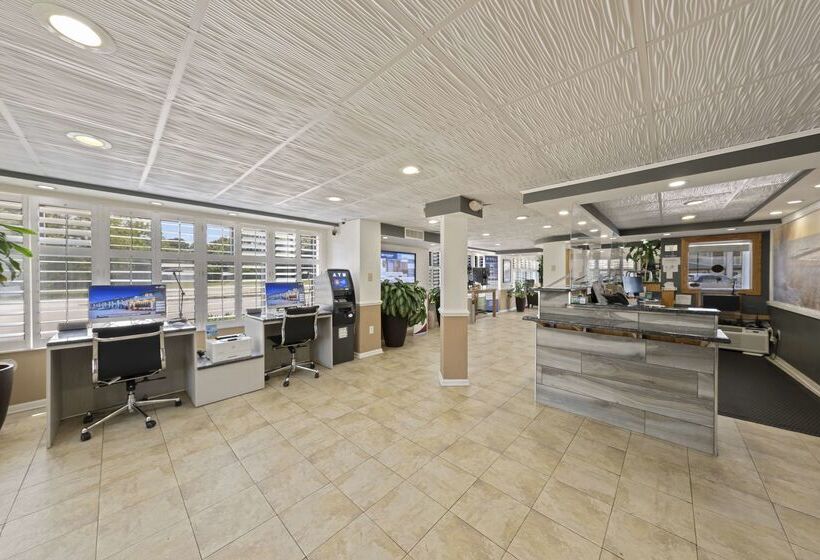 هتل Best Western Plus Holiday Sands Inn & Suites