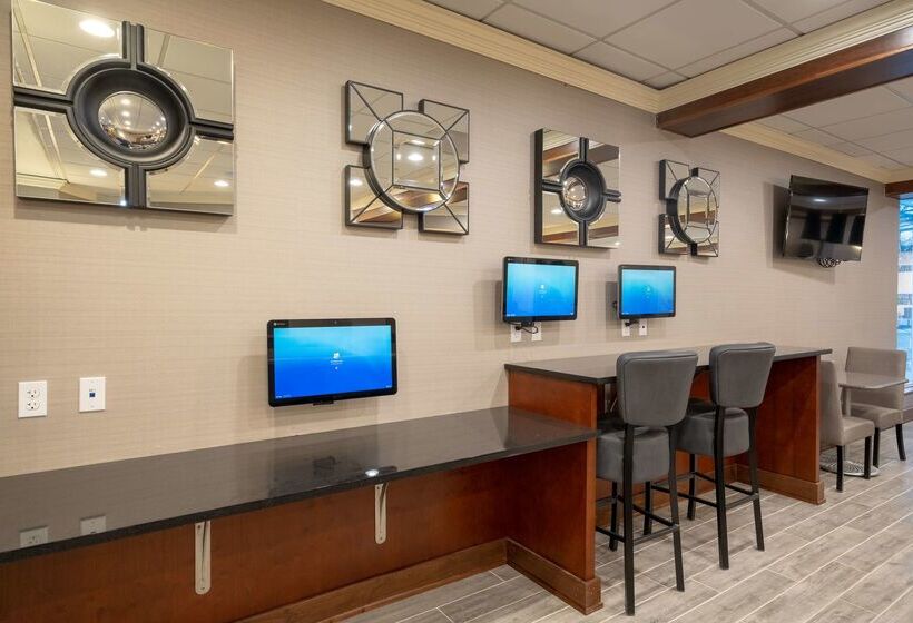 هتل Best Western Premier Airport/expo Center