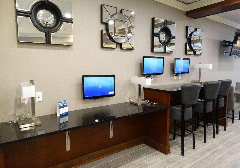 هتل Best Western Premier Airport/expo Center