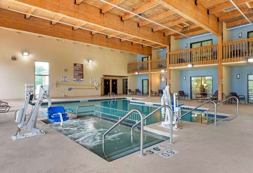 בית מלון כפרי Comfort Inn & Suites Black River Falls I94