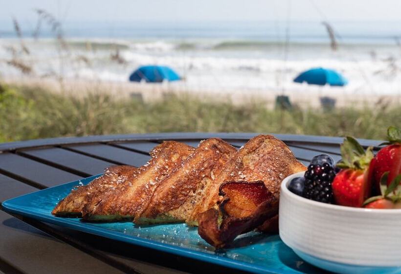 هتل Crowne Plaza Melbourne Oceanfront, An Ihg