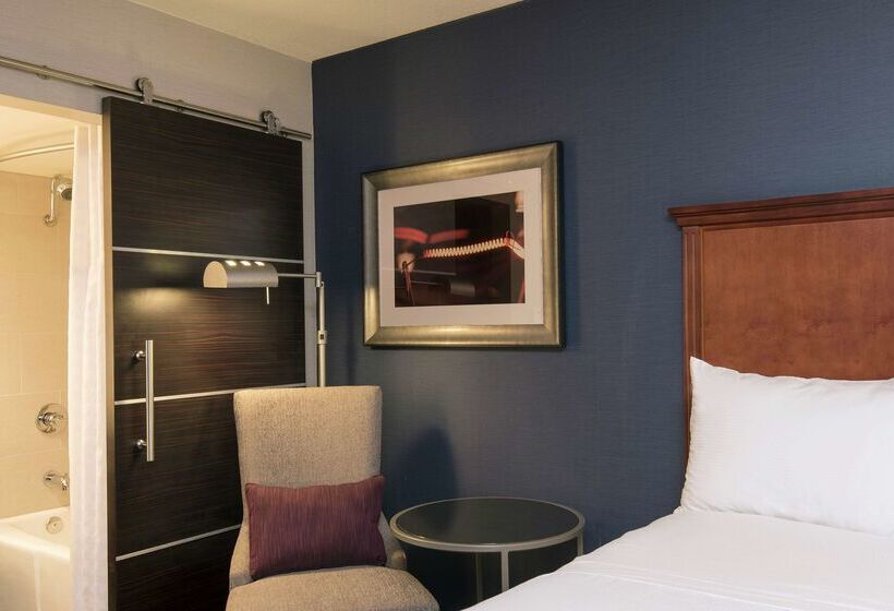 בית מלון כפרי Doubletree By Hilton Schenectady Downtown