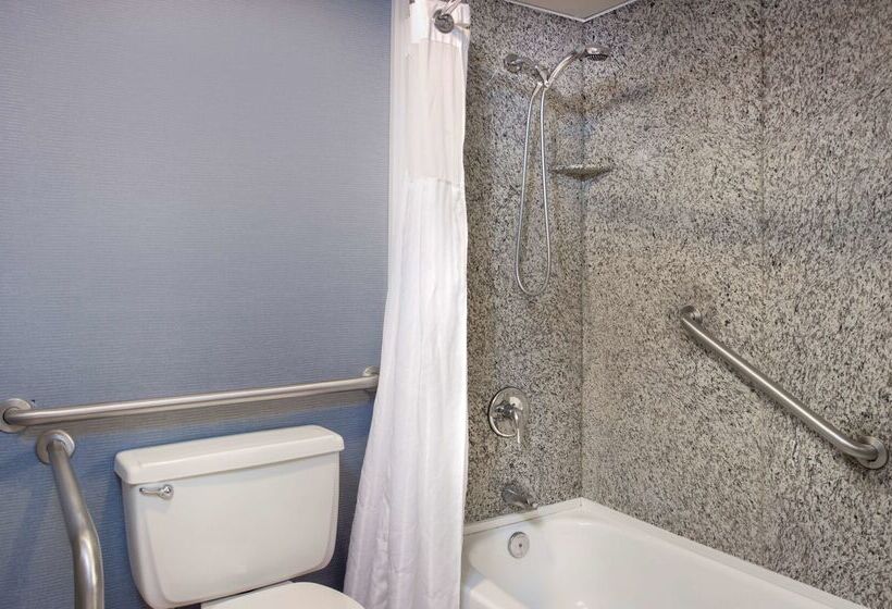 Отель Doubletree By Hilton St. Louis Westport