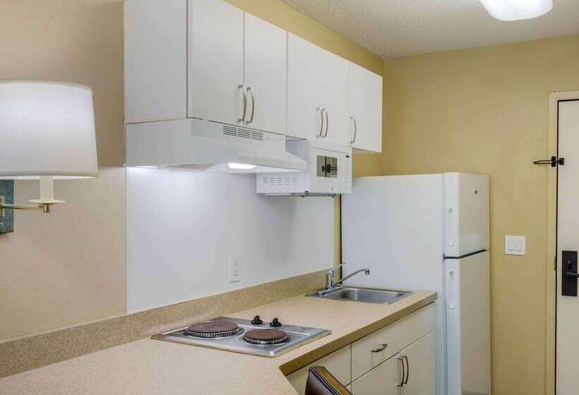 בית מלון כפרי Extended Stay America Suites  Boston  Waltham  52 4th Ave
