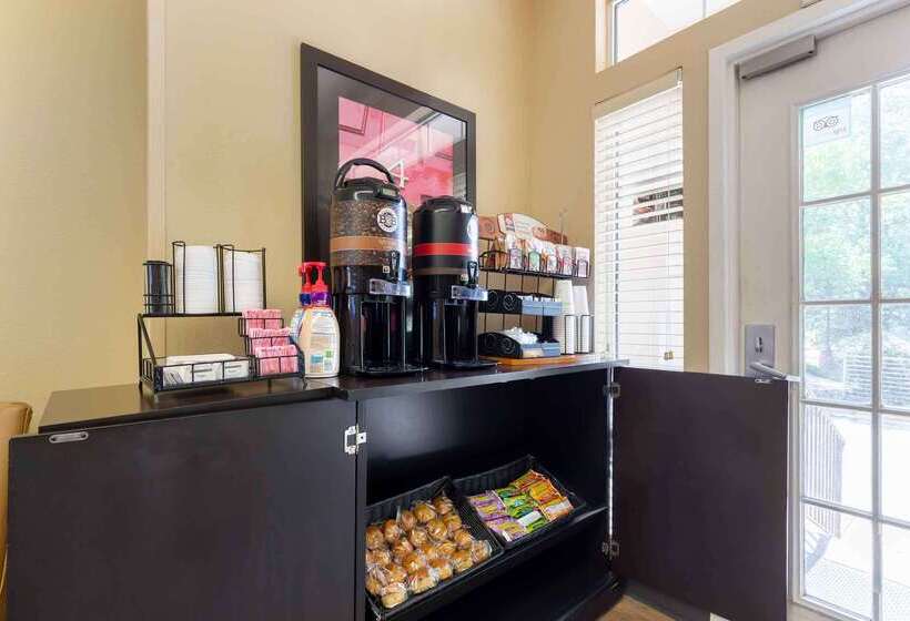 ホテル Hometowne Studios By Red Roof Chantilly