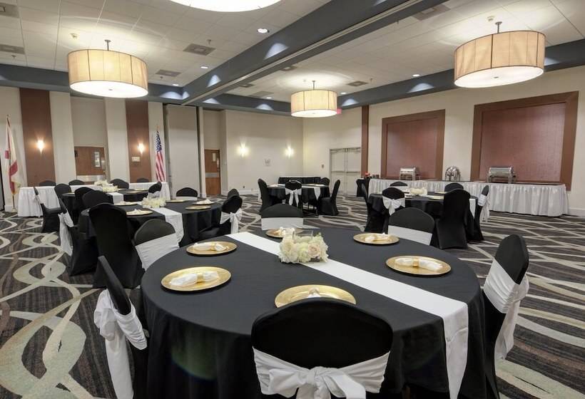 בית מלון כפרי Holiday Inn St. Petersburg N   Clearwater, An Ihg