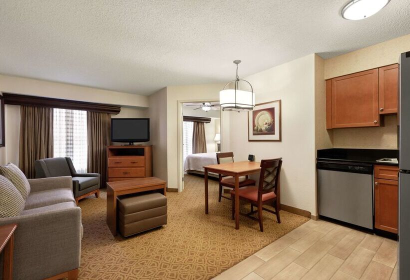 هتل Homewood Suites Dallas/park Central