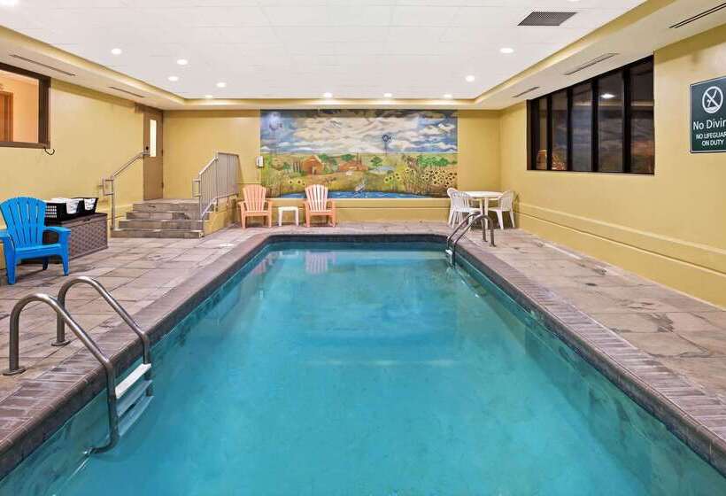 בית מלון כפרי La Quinta Inn & Suites By Wyndham Salina