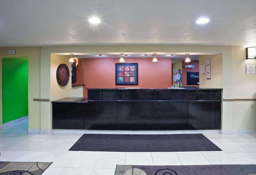 هتل La Quinta Inn & Suites By Wyndham Salina