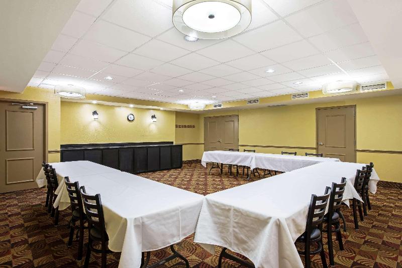 בית מלון כפרי La Quinta Inn & Suites By Wyndham Salina