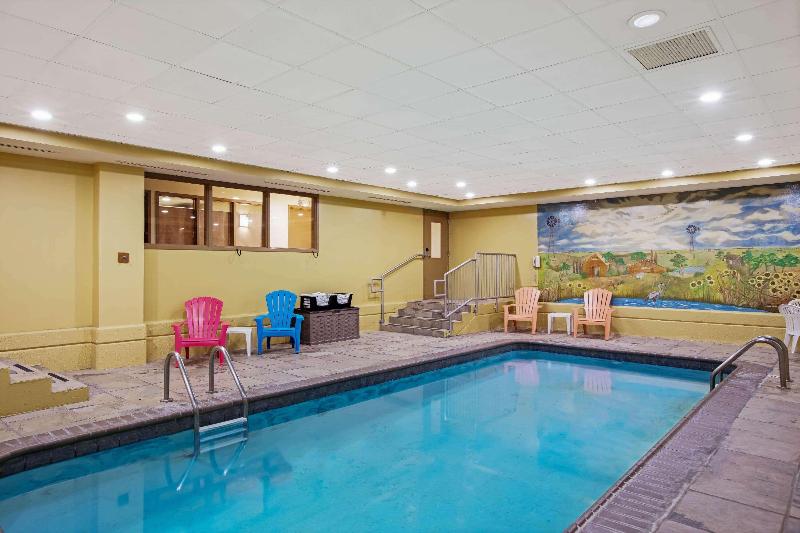 בית מלון כפרי La Quinta Inn & Suites By Wyndham Salina