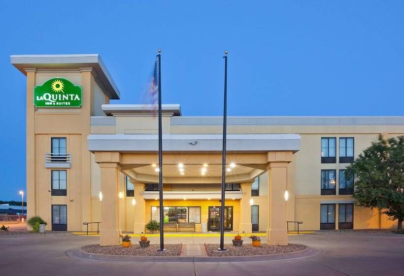 בית מלון כפרי La Quinta Inn & Suites By Wyndham Salina
