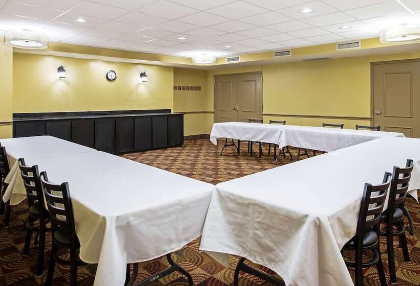 בית מלון כפרי La Quinta Inn & Suites By Wyndham Salina