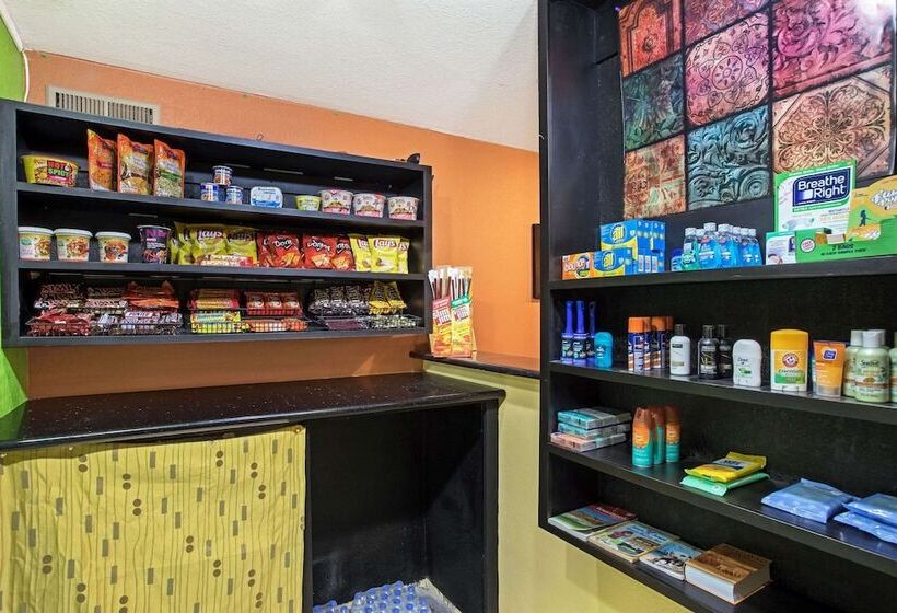 هتل La Quinta Inn & Suites By Wyndham Salina