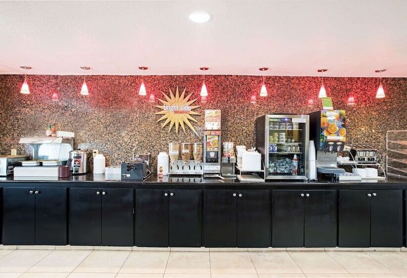 בית מלון כפרי La Quinta Inn & Suites By Wyndham Salina