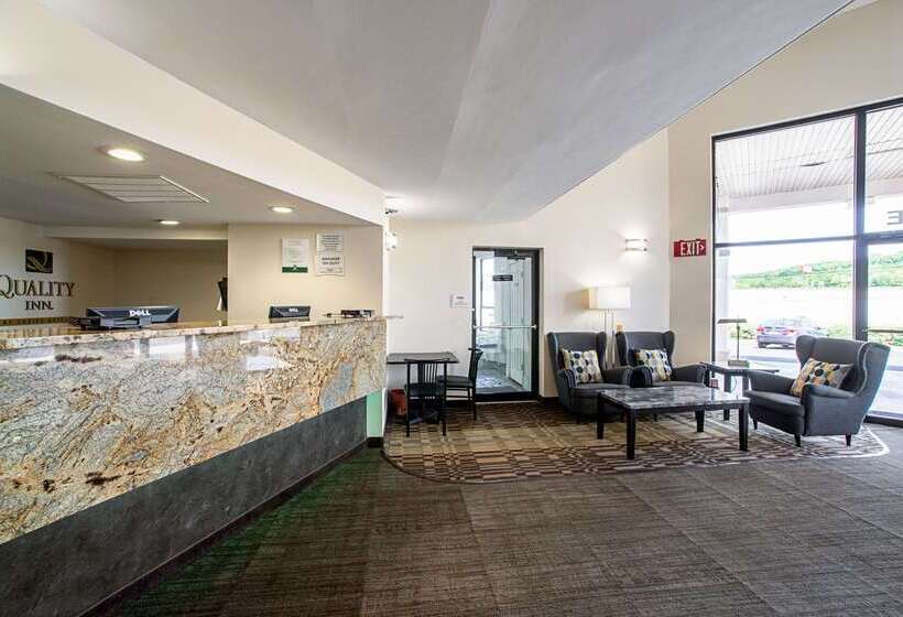 בית מלון כפרי Quality Inn Near Six Flags St. Louis