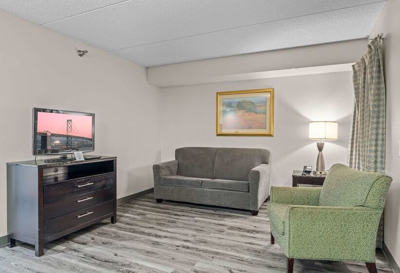 هتل Quality Inn & Suites Mall Of America  Msp Airport