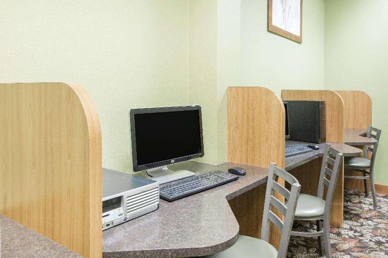 هتل Ramada By Wyndham Des Moines Tropics Resort & Conference Ctr