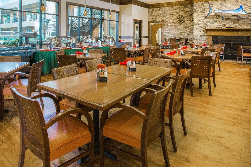 هتل Ramada By Wyndham Des Moines Tropics Resort & Conference Ctr