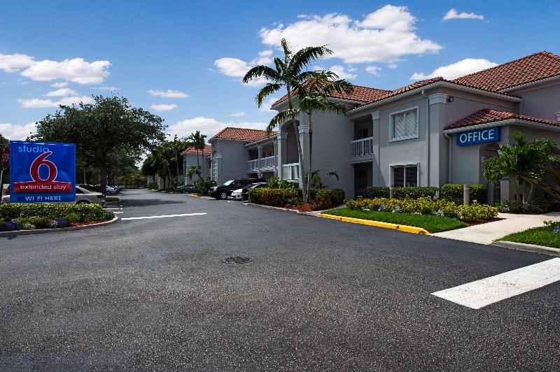 فندق Studio 6west Palm Beach, Fl