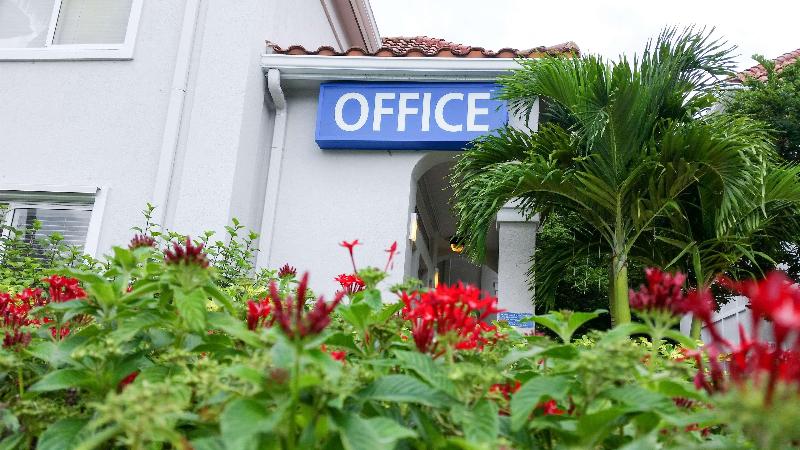 فندق Studio 6west Palm Beach, Fl