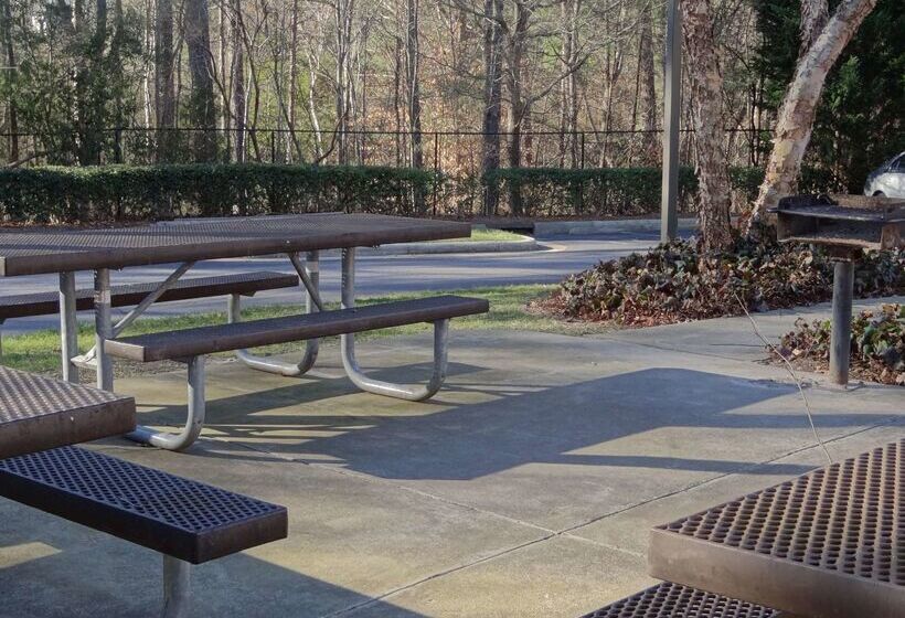 בית מלון כפרי Suburban Studios Raleigh   Crabtree Valley