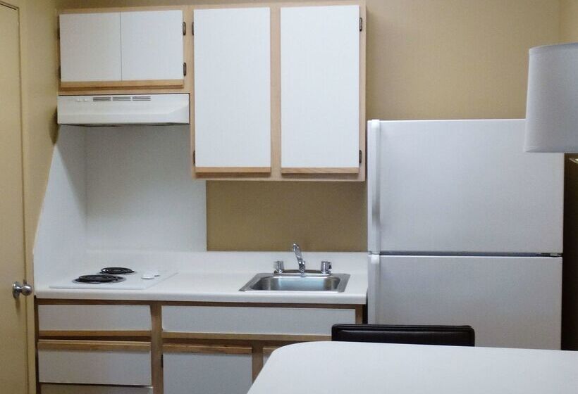 בית מלון כפרי Suburban Studios Raleigh   Crabtree Valley