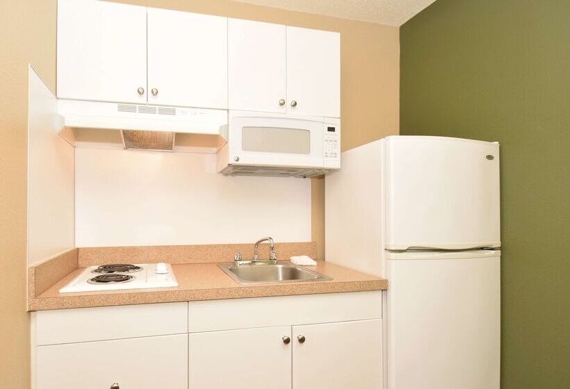 בית מלון כפרי Suburban Studios Raleigh   Crabtree Valley