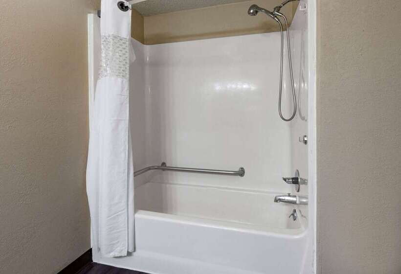 فندق Travelodge By Wyndham Monroe