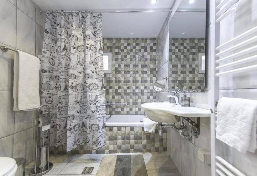 Modern Fully Equipped House, 5 Min Walk From Metro