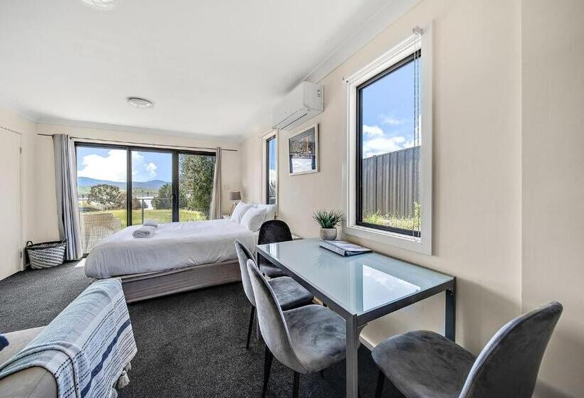 Poley Cow Studio   Lake & Mountain Views L Air Con L Parking