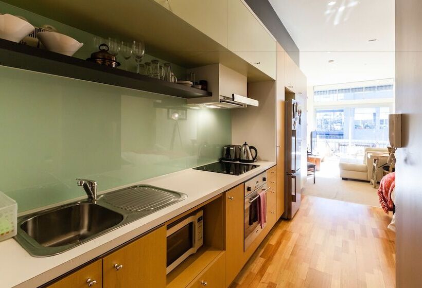 Tennyson, Richmond Studio Apartment