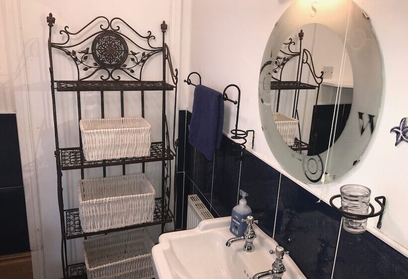 The Moorings B&b