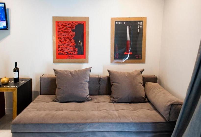 Caravel Voyage Suites By Livingspace