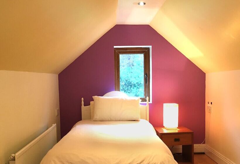 مبيت وإفطار Alaind Lodges