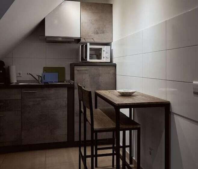 Boardinghouse Apart