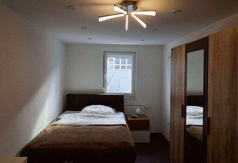 Boardinghouse Apart