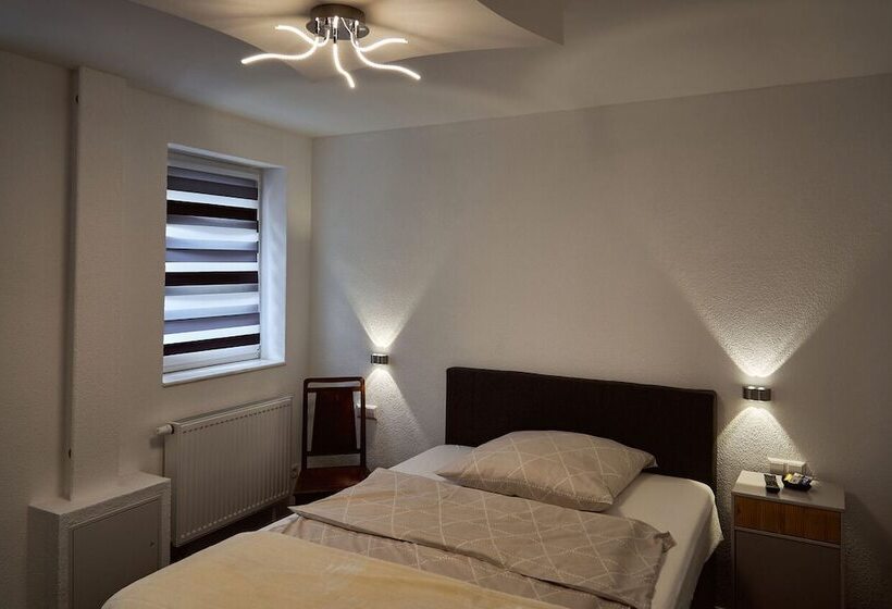 Boardinghouse Apart