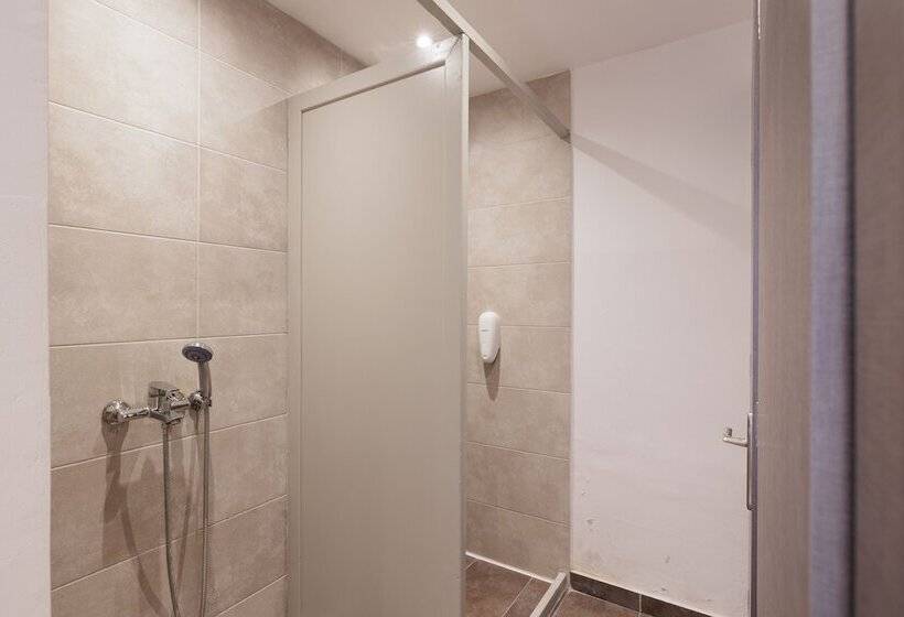 Local Hostel & Suites