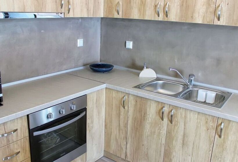 Theros Villas & Suites