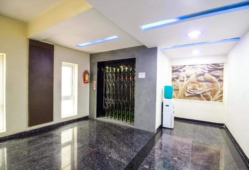ホテル Capital O 28650 Nikhil Regency