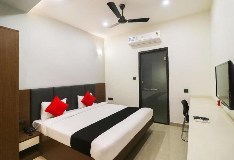 ホテル Capital O 28650 Nikhil Regency