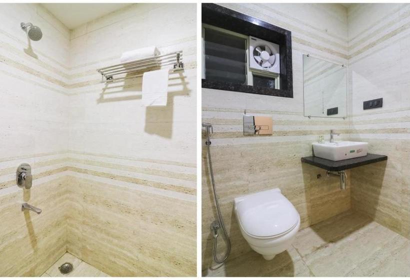 ホテル Capital O 28650 Nikhil Regency