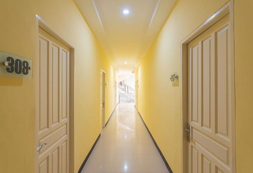 فندق Reddoorz At H Agus Salim Street Pontianak